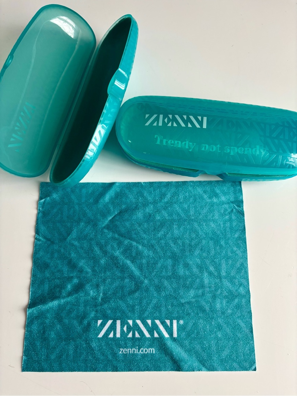 NEW Zenni set of 2 Hard Plastic Eyeglass cases + 1 cleaning cloth